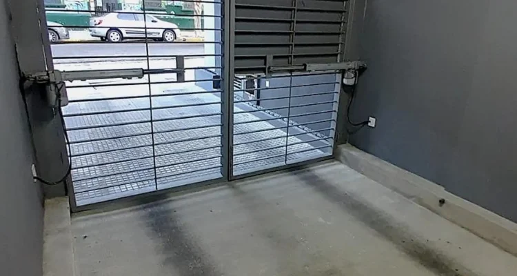 6dc6c37d-b0b2-4be8-8ef2-74a52c3afa22_u_large